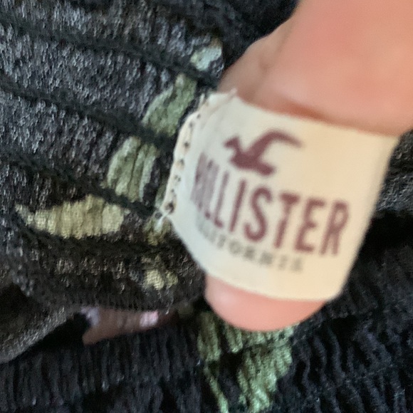 Hollister jr sz S off the shoulder crop top euc - Picture 4 of 4